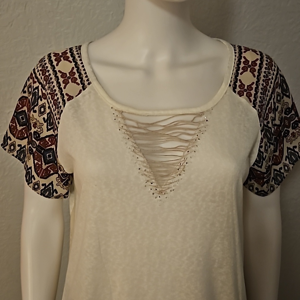MISS ME Aztec Southwestern Beaded V-Neck Short Sleeve Burnout Blouse - Picture 4 of 9